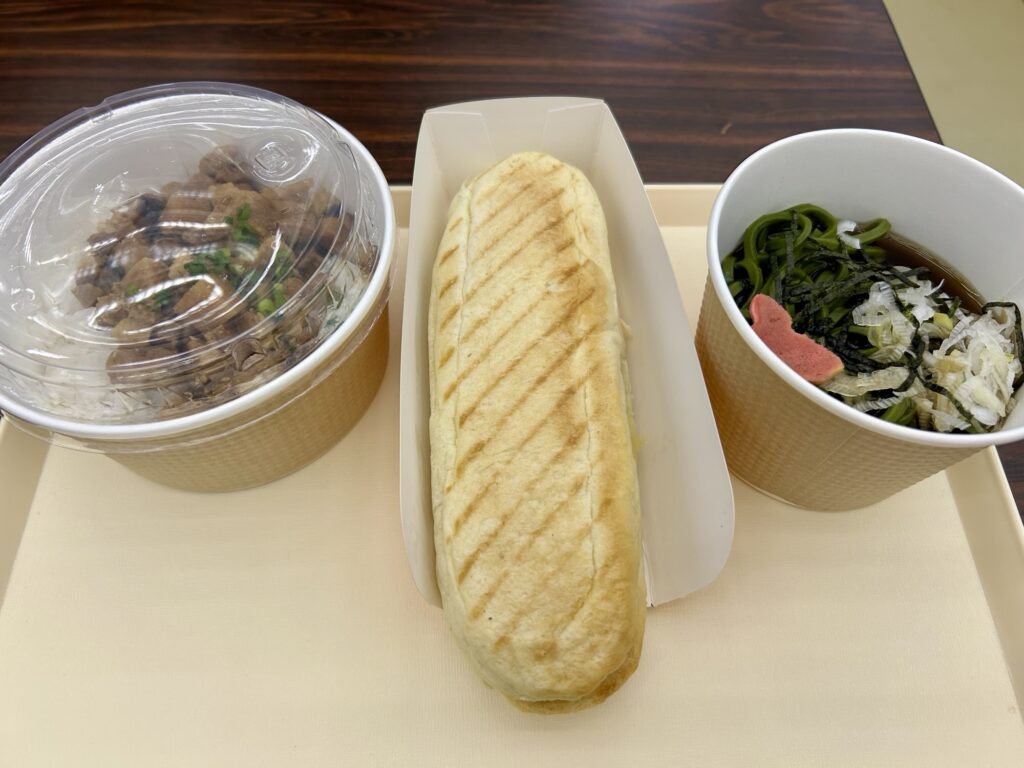 ルピシア グランマルシェ 食事コーナーの抹茶うどん・ルーロー飯・パニーニ