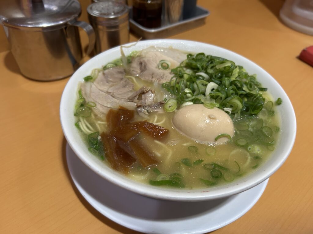 一乗寺の人気店・天天有のラーメン。あっさりしつつコクのある鶏ガラスープが特徴の一杯。