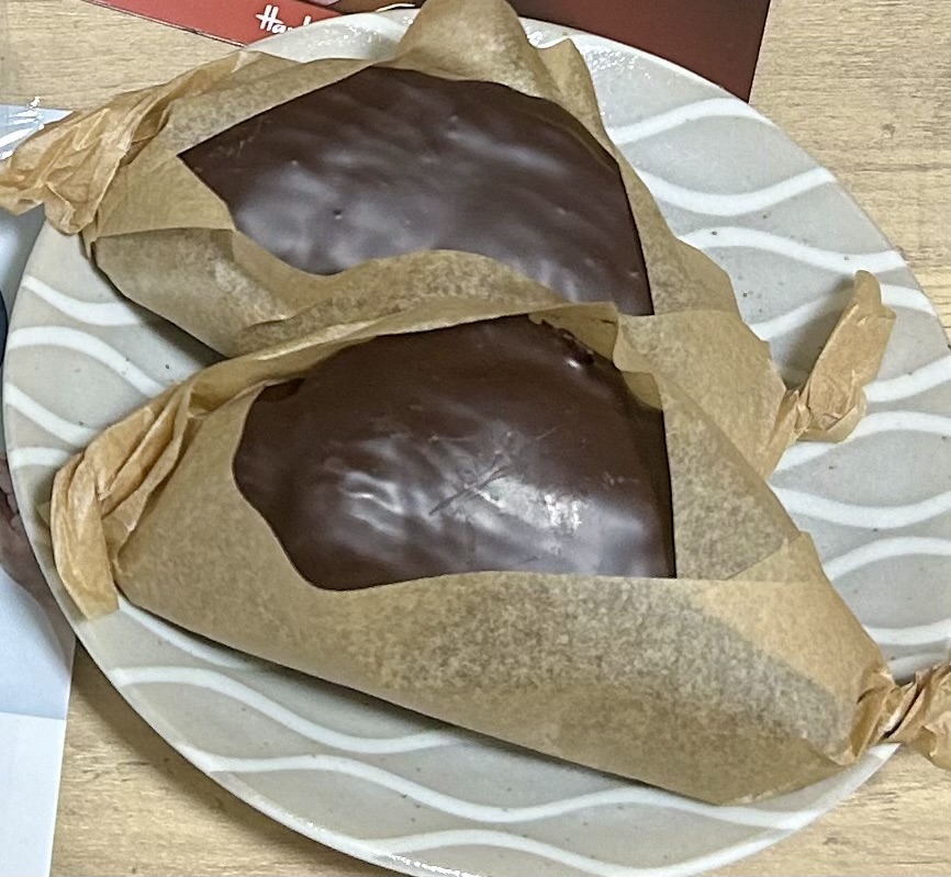 阪急バレンタインチョコレート博覧会で購入したチョココーティングのアップルパイ
