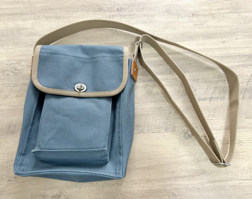 一澤帆布のショルダーバッグの全体写真