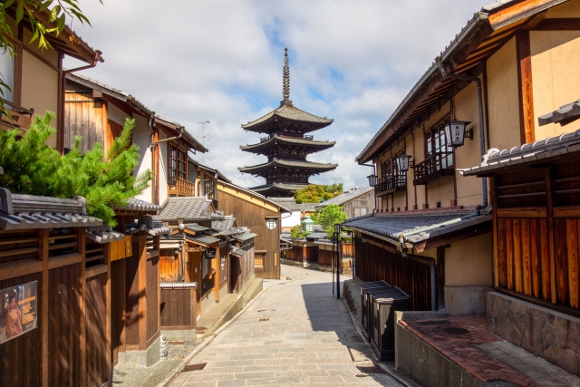 京都・東山観光に便利な祇園周辺の街並み
