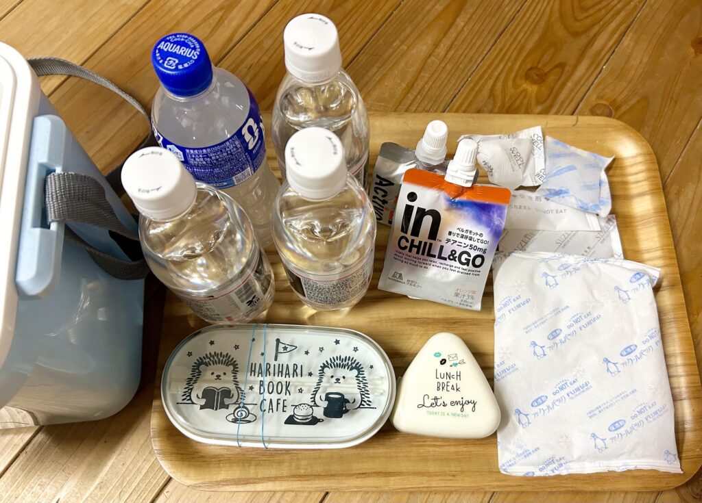 部活用クーラーボックスの中身（弁当・飲み物・保冷剤）