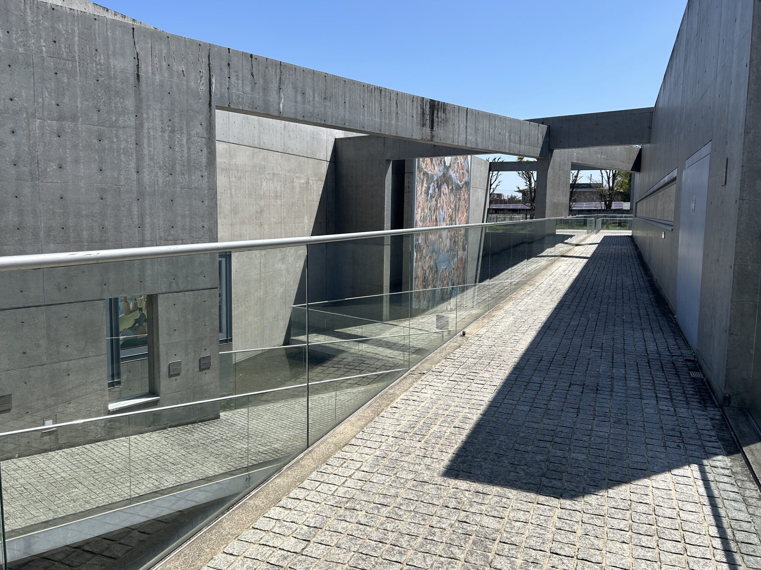 京都北山の陶板名画の庭の建築空間