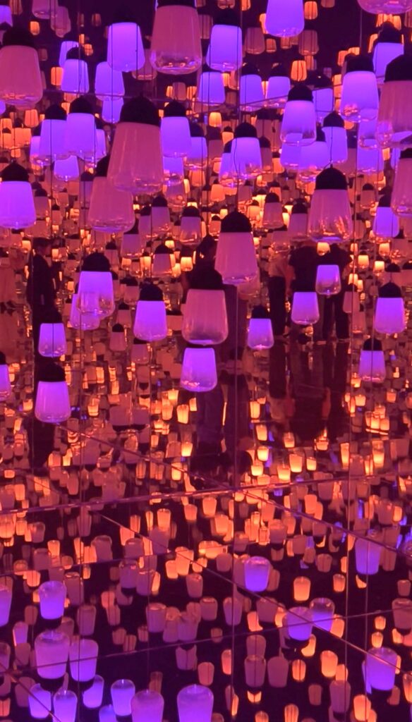 京都チームラボのランプが広がる幻想的な空間
