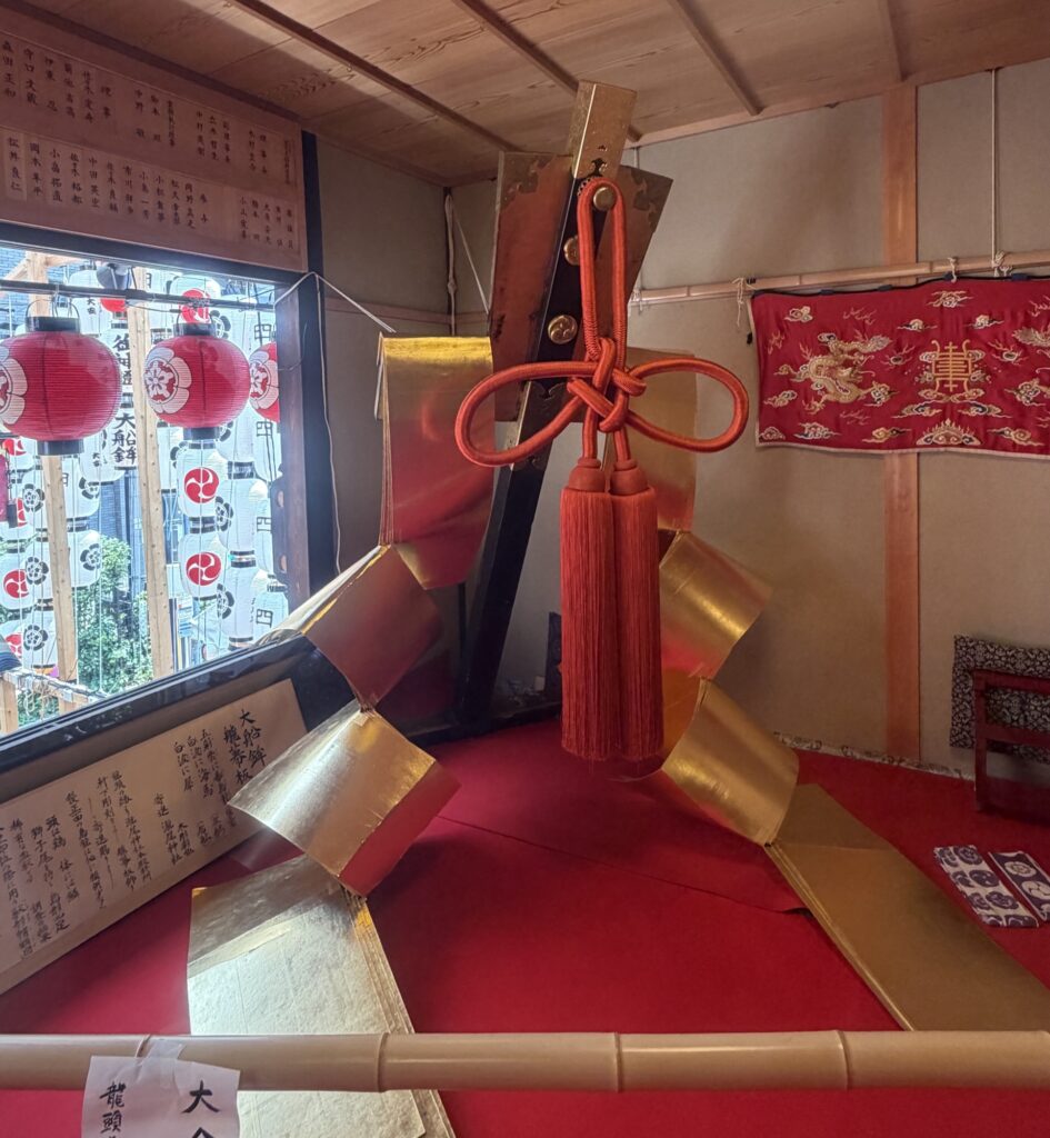 祇園祭後祭の大船鉾会所に展示された大金幣