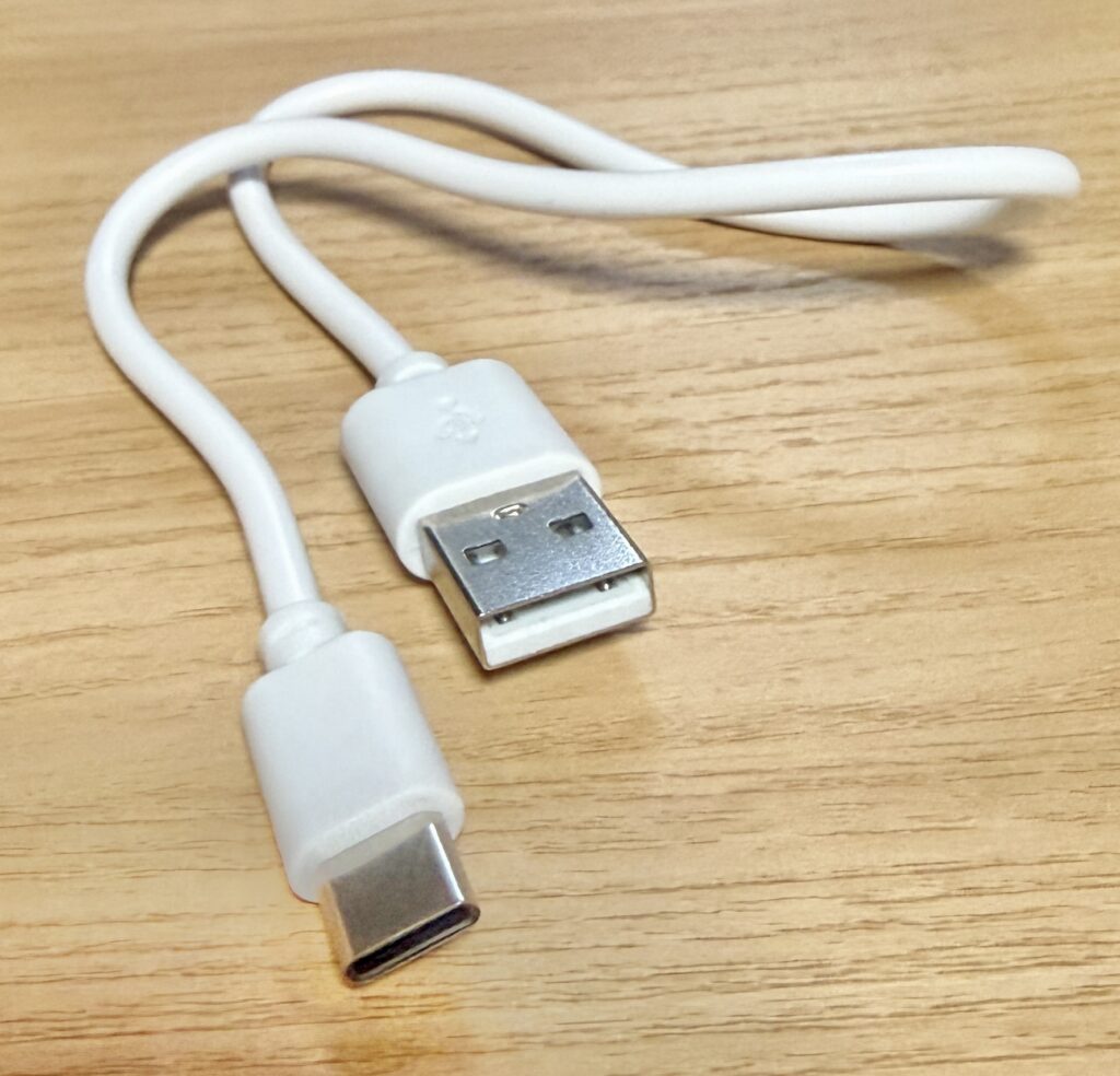 リズム Silky Wind Mobile 4の付属USB-A to USB-C充電ケーブル