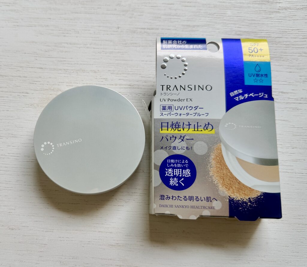 トランシーノ薬用UVパウダーEXの箱と本体